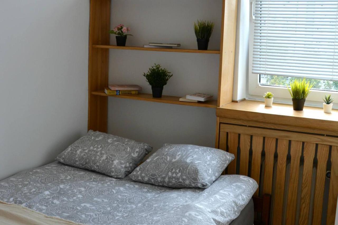 Ohmyhome - Sunny Apartment In City Center Warschau Buitenkant foto