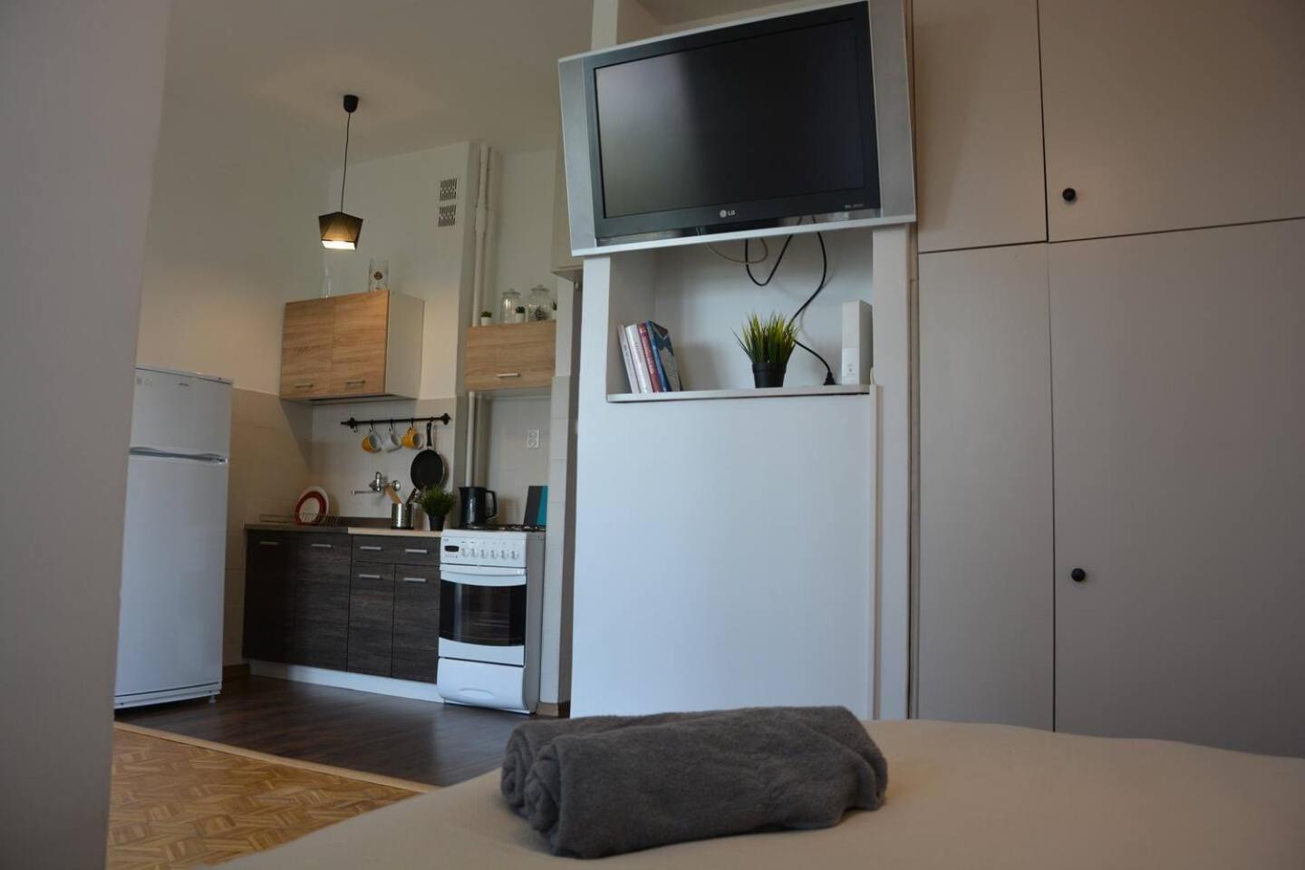 Ohmyhome - Sunny Apartment In City Center Warschau Buitenkant foto