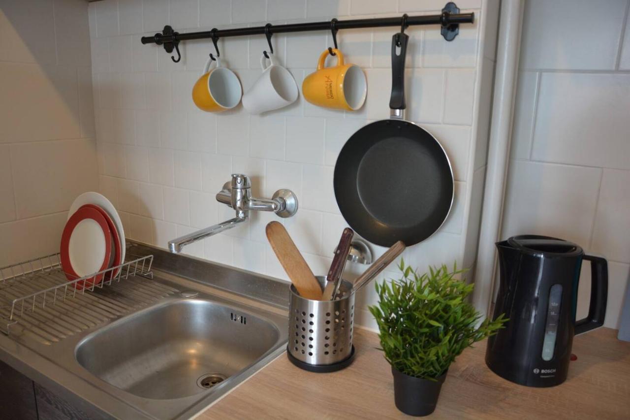 Ohmyhome - Sunny Apartment In City Center Warschau Buitenkant foto